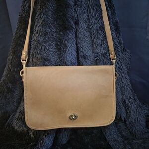 Hunt Club Genuine Leather Tan Crossbody Bag Vintage Turn Lock Purse